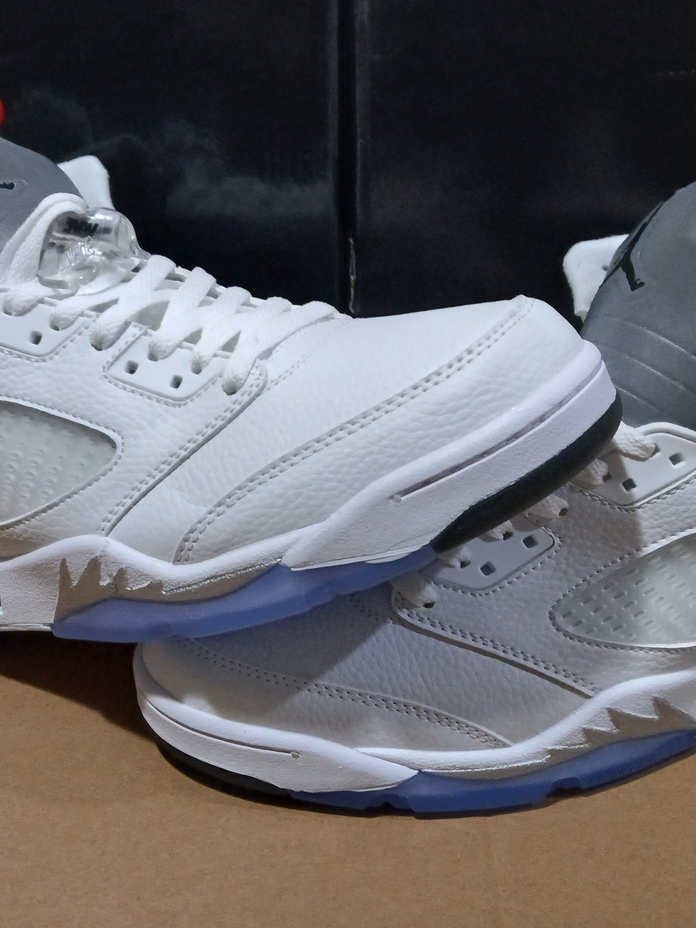 Retro 5 White Ice Blue Sneakers